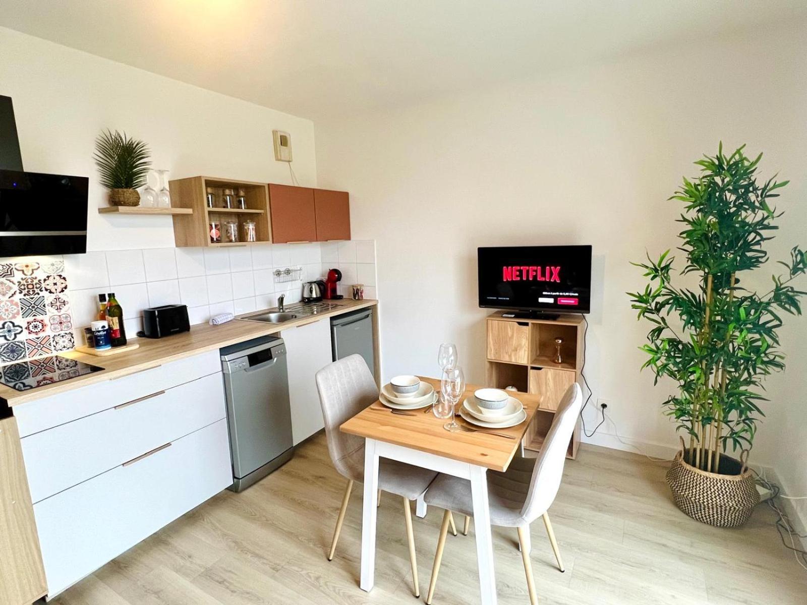 Le Courvoisy, Studio Avec Piscine, Pres Groupama Stadium Et Salle Arena Meyzieu Eksteriør bilde